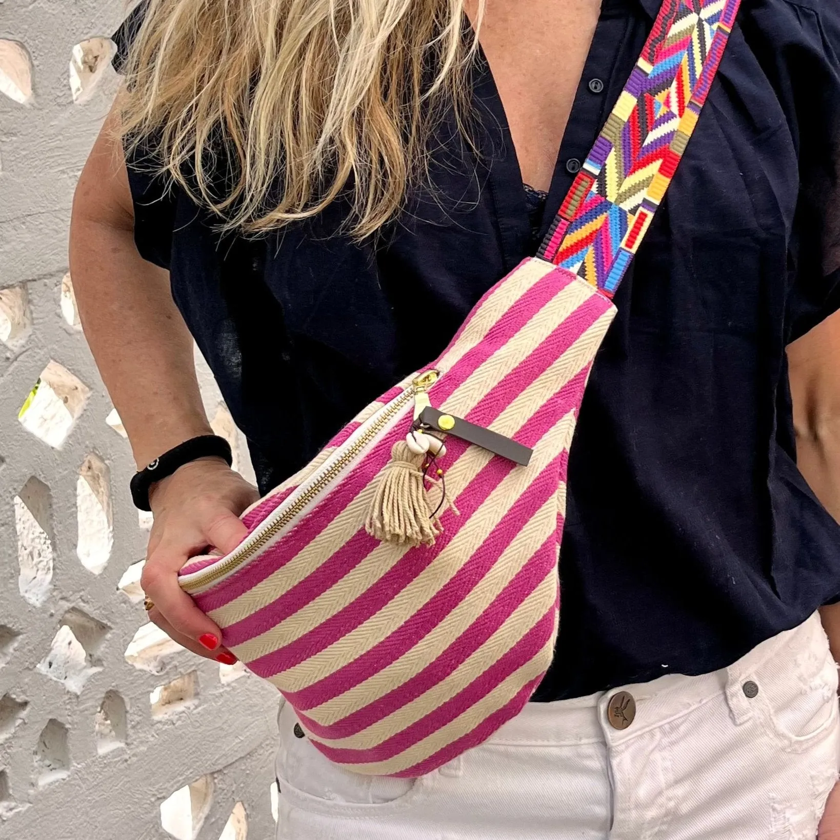 Good Vibes Valerie Sling Bag Pink