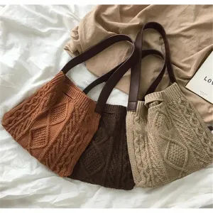 Knitted shoulder bag