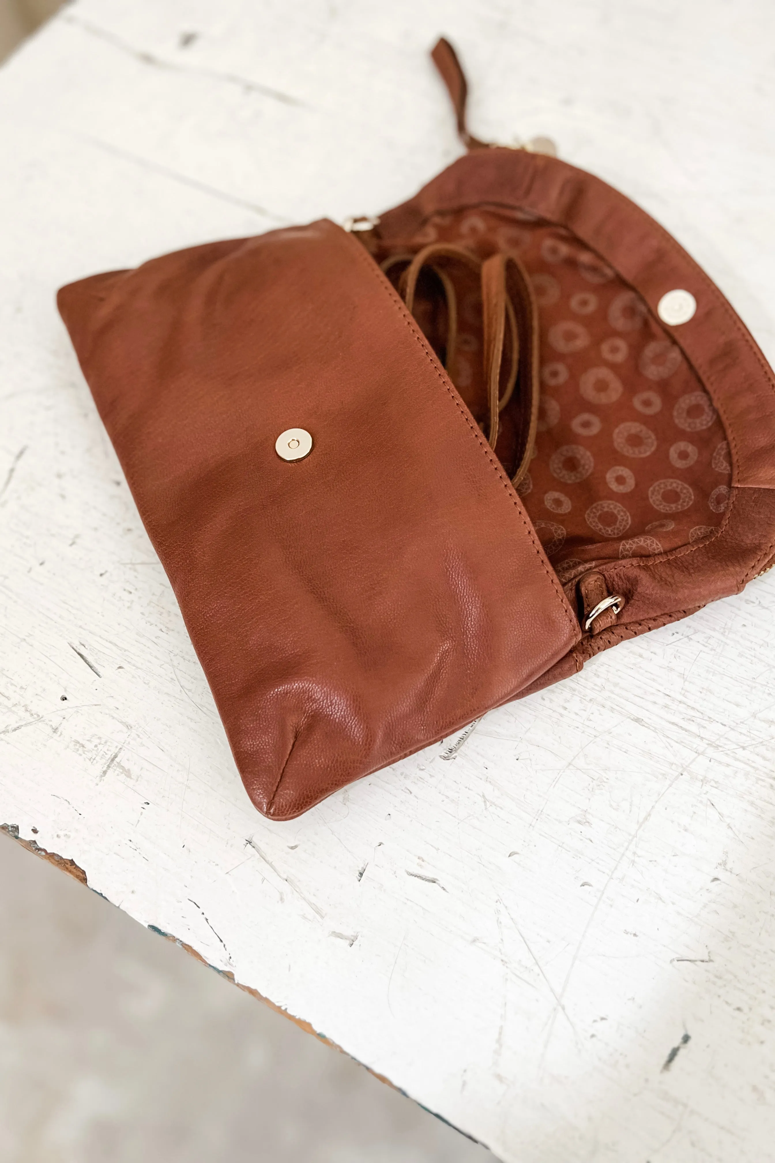 Rose & Lyle | Hunter Clutch | Rich Tan